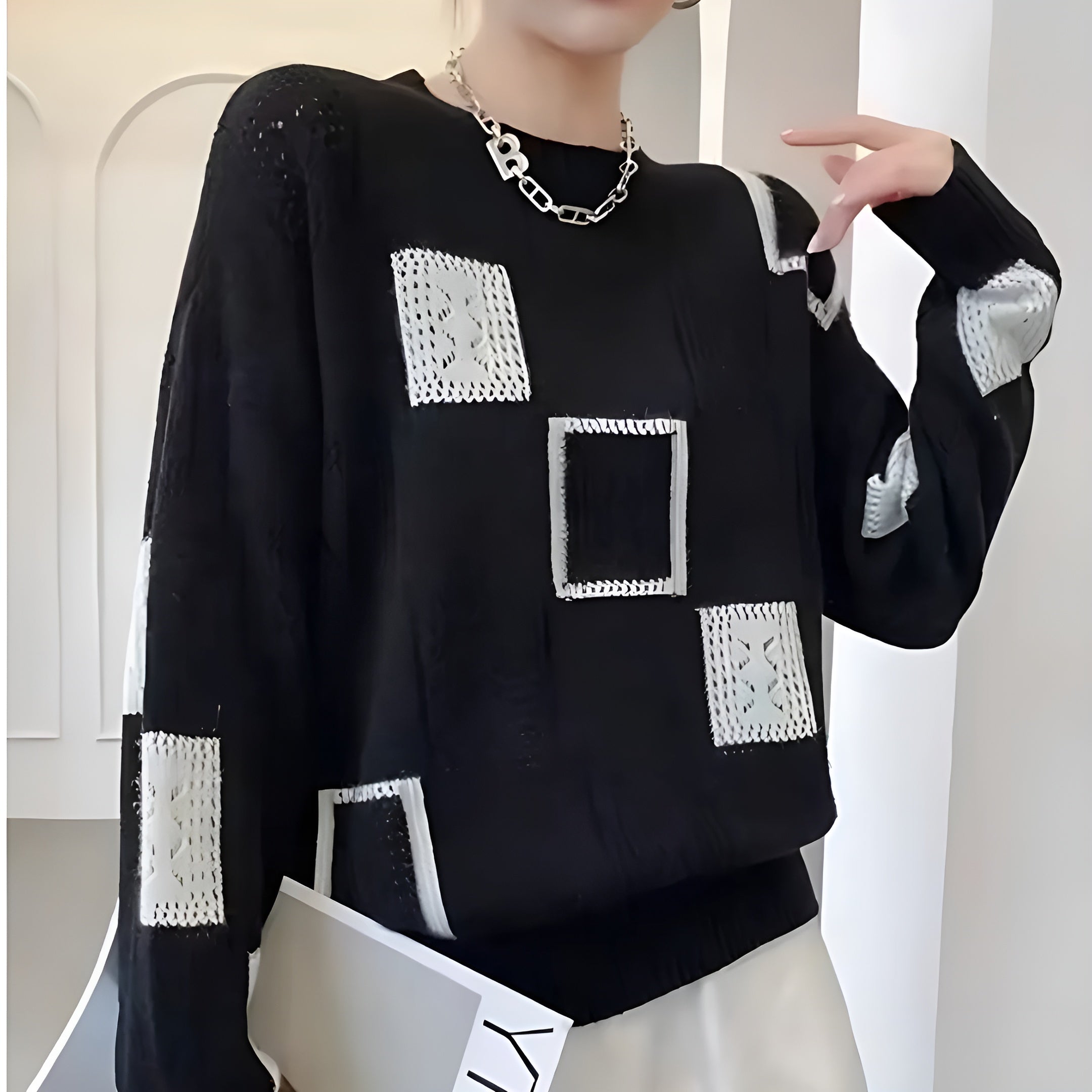 LYSAVIRAE – FLATTERING TIMELESS PULLOVER